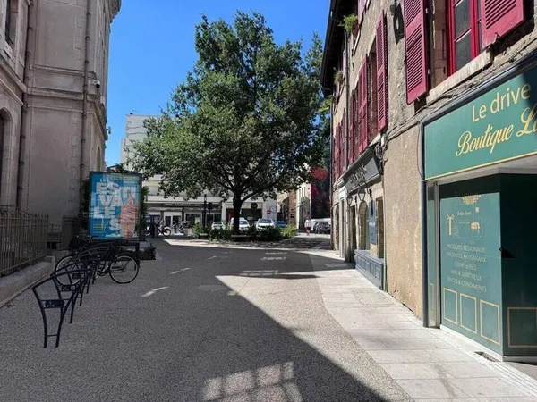Local commercial 105 m²