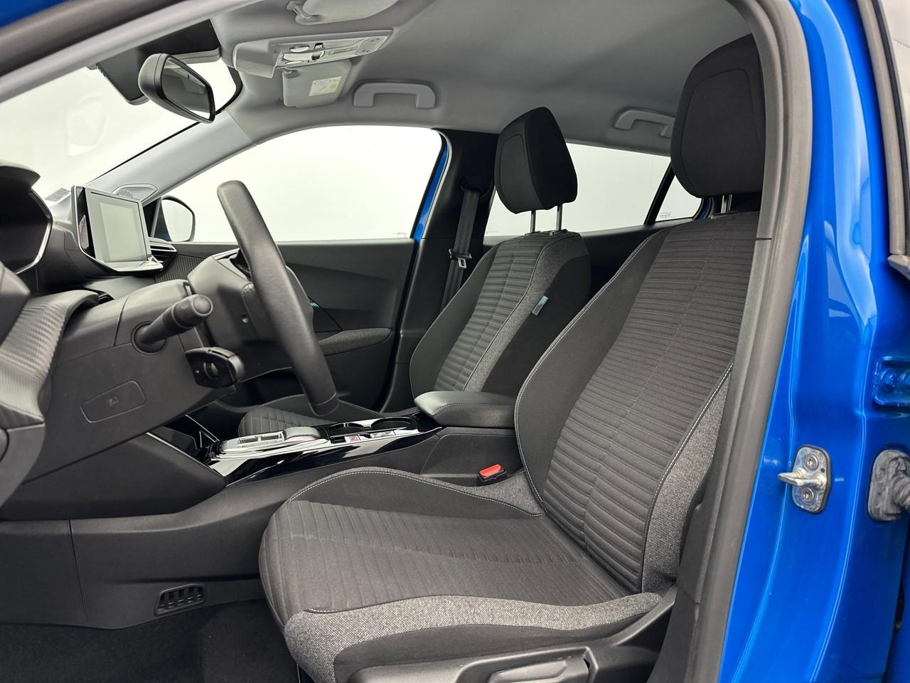 Peugeot 2008 electrique 136 ch style — photo 9