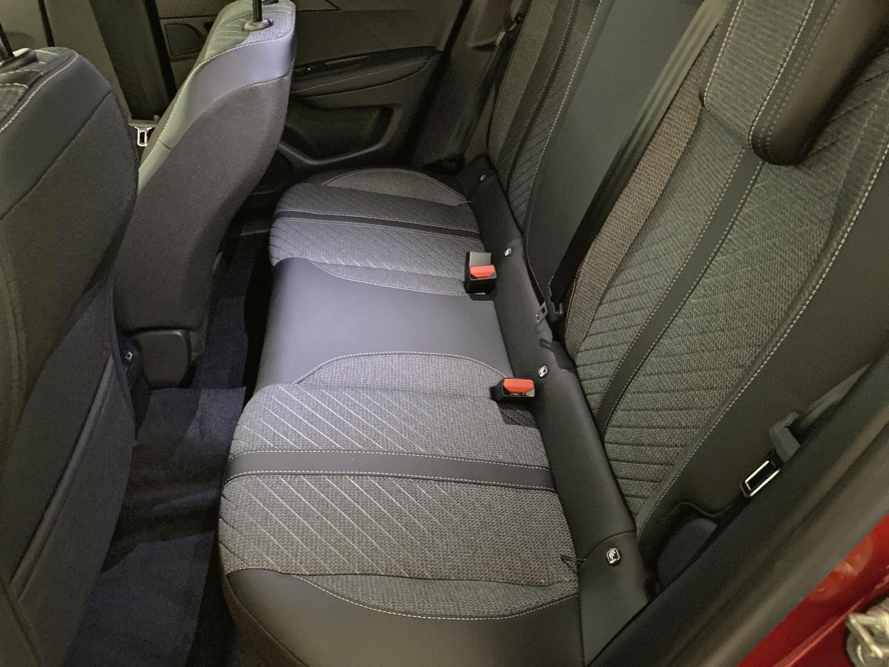 Peugeot 2008 hybrid 145 ch e-dcs6 allure — photo 10