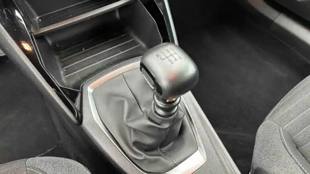 Peugeot 2008 puretech 100 s&amp;s bvm6 — photo 19