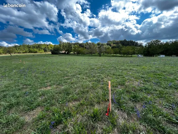 Vente terrain de 1820 m² dont 1070 m² constructibles