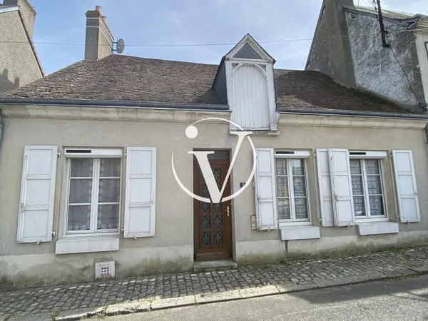 10 km au nord-ouest de Vendôme, maison de bourg 120 m2
