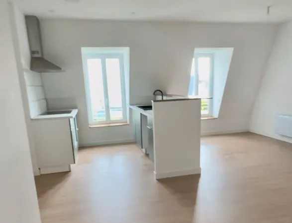 Titre Appartement 57 m² rénové 2024, jardin privatif + cave, Soissons