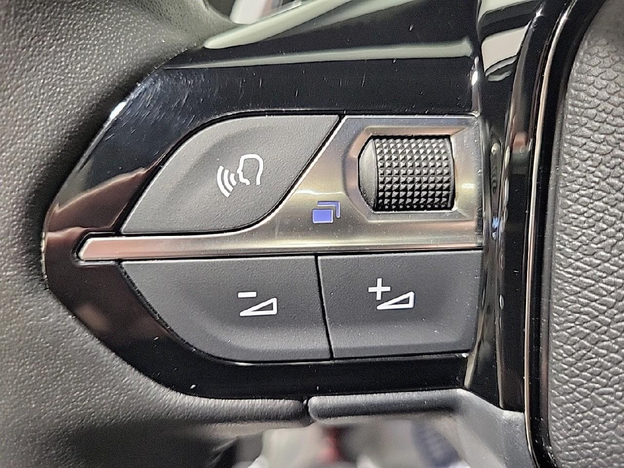 Peugeot 2008 hybrid 145 e-dcs6 allure — photo 19