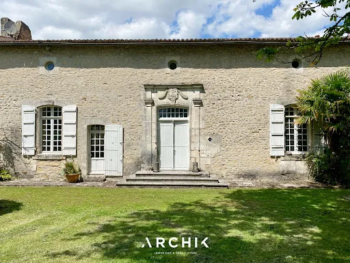 Maison 9 pièces 354 m²