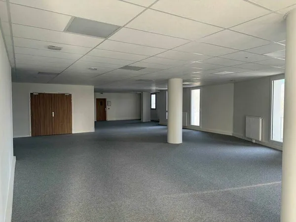 Bureau 239 m²