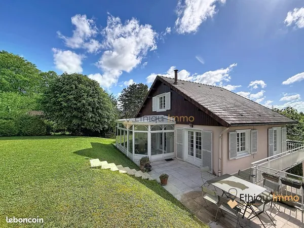 Maison 7 pièces 161 m²