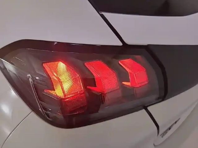 Peugeot 208 puretech 75 s&amp;s bvm5 — photo 17