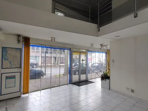 Local 145 m² Saintes