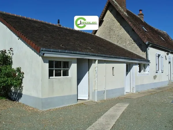 VILLAGE -TOUTES COMMODITES- BEAU POTENTIEL A EXPLOITER
