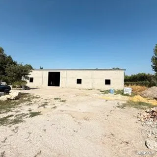 Local d’activité et entrepôt Location Monteux 1p 675m² 3800€