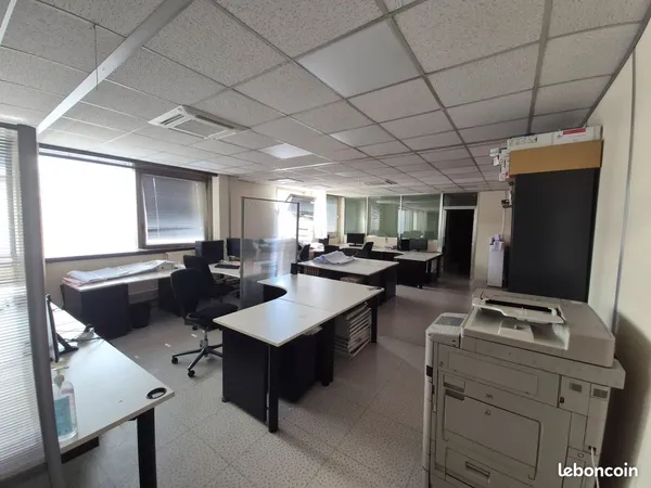 Bureaux climatisés 100 m² + 5 parkings — hypercentre de Cachan (94230), RER B