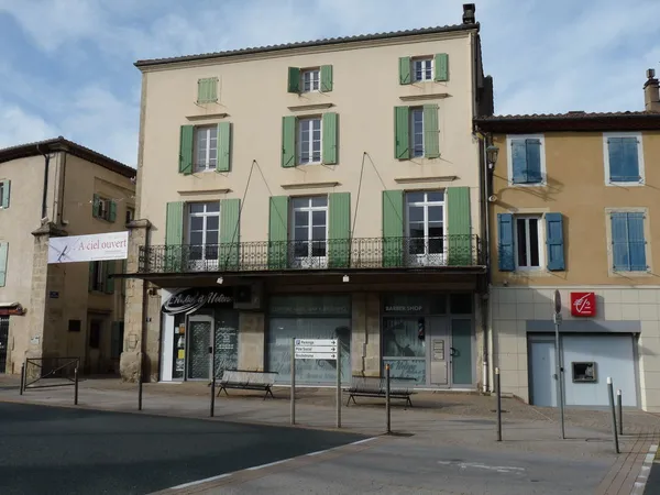 BEL IMMEUBLE CENTRE VILLE AVEC LOCAL COMMERCIAL