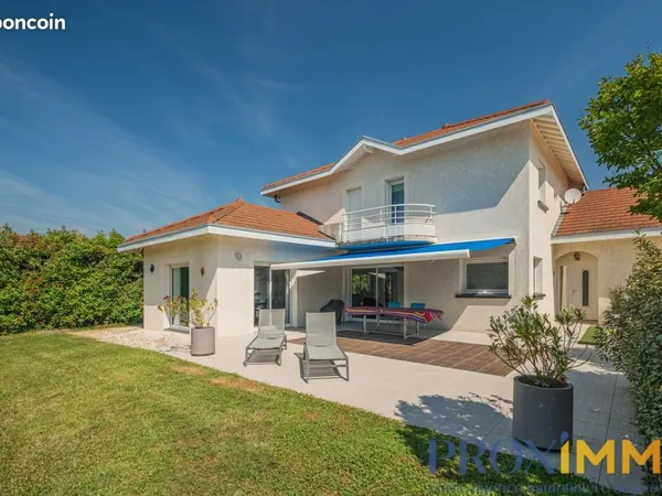 Maison 7 pièces 233 m²
