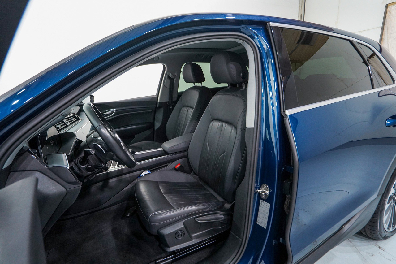 Audi e-tron — photo 12