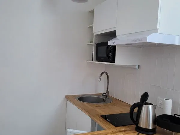 Studio rénové 24m2 proche Nansouty