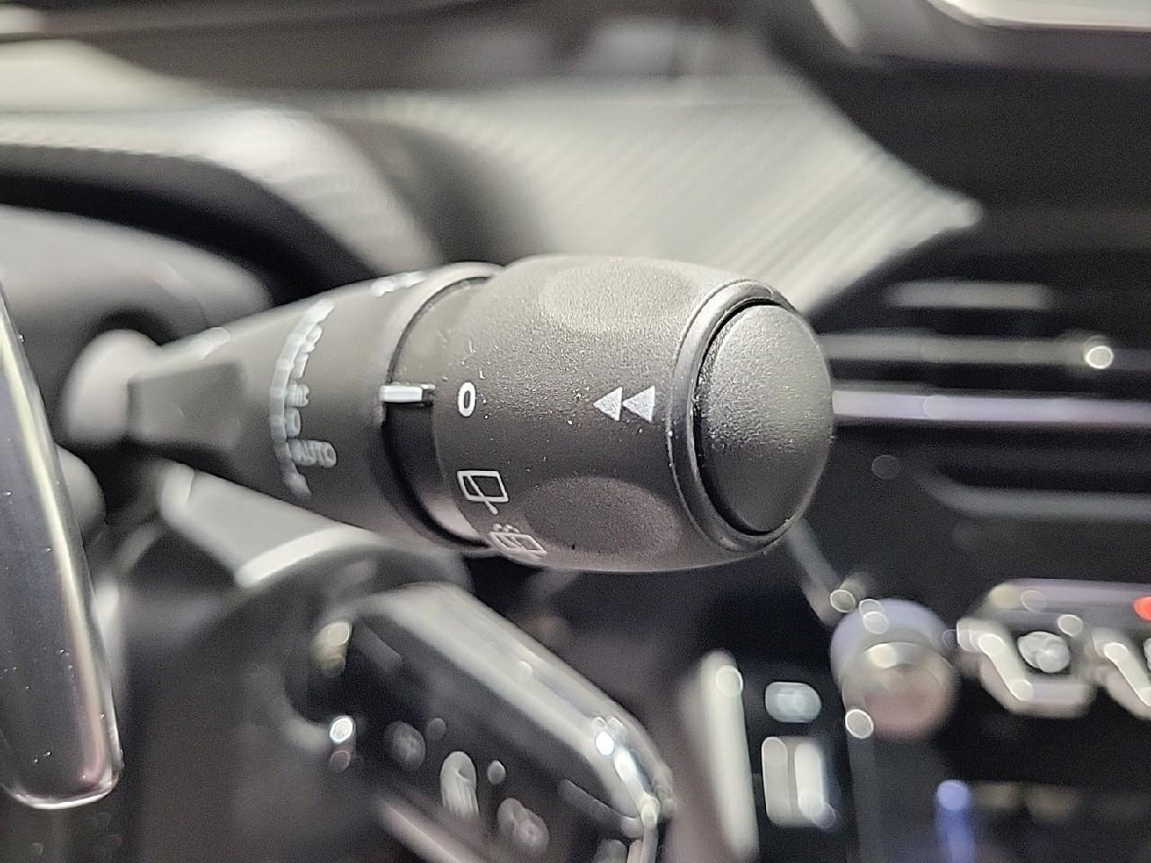 Peugeot 2008 puretech 130 s&s eat8 allure — photo 21