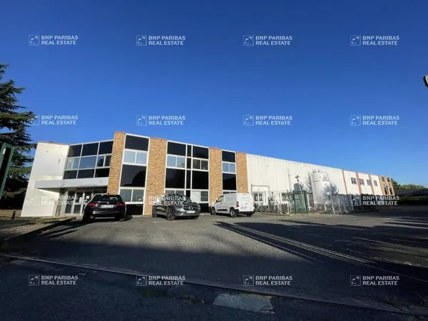 Local d'activité 960 m²
