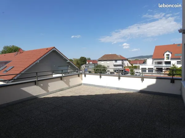 Appartement traversant 72 m² avec 2 terrasse, garage et 2 parkings privatifs. LES GRANDES NARBOZ