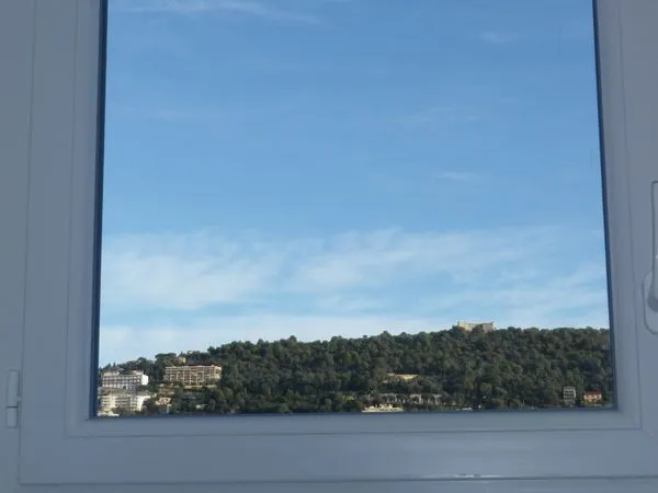 Studio 3, avenue de la république à Nice Calme et lumineux - 5ème et dernier étage, au-dessus des to
