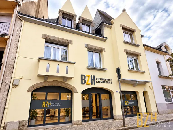 AURAY / IMMEUBLE EN PLEINE PROPRIÉTÉ / COMMERCE +