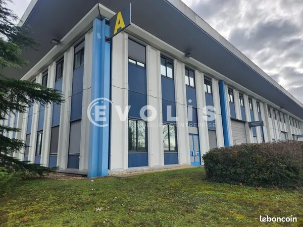 Local d'activité 623 m²