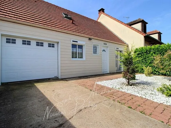 Maison de 3 pièces, 2 grandes chambres avec jardin et garage