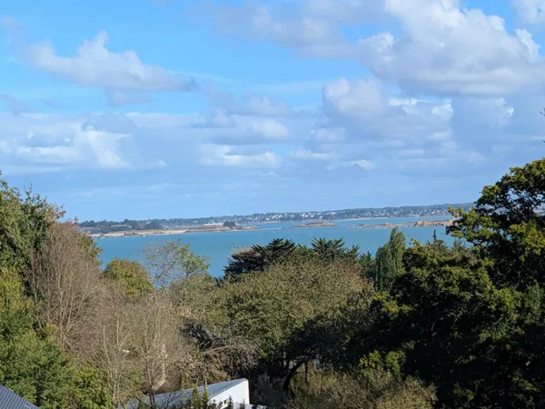 Maison d'architecte avec une tres belle terrasse vue sur mer !
