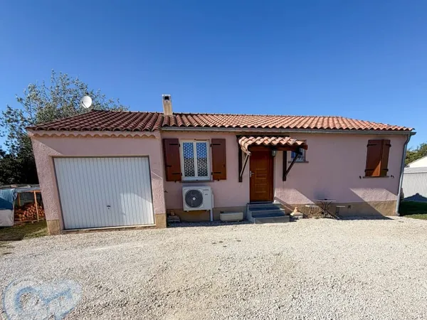 ST CHRISTOL - Maison de plain-pied de 86 m² habitables sur terrain de 930 m² avec garage attenant -