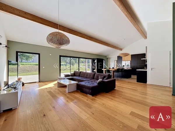 Maison 6 pièces 222 m²