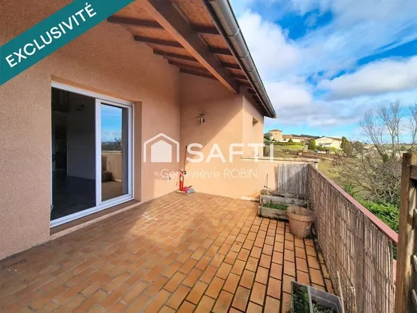Centre village, dans une impasse calme, vaste appartement 4 pièces + mezzanine