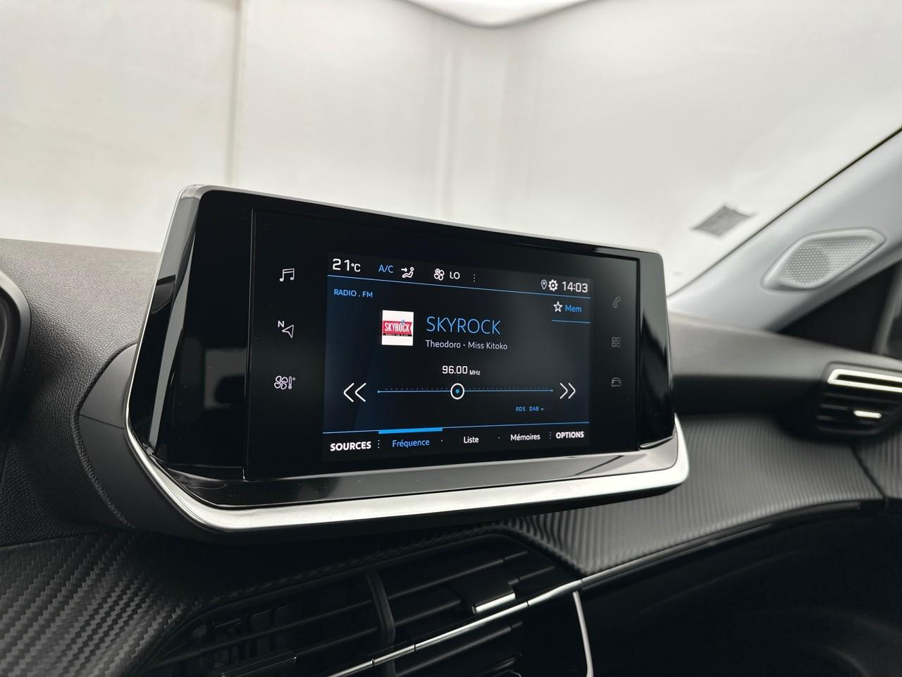 Peugeot 2008 puretech 100 s&s bvm6 style — photo 22