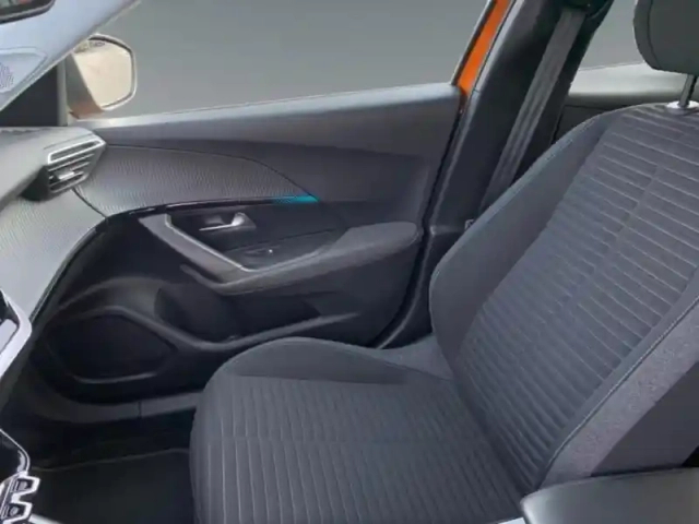 Peugeot 2008 e- 136ch style — photo 15