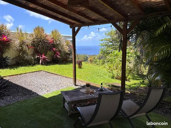 LE CARBET T3 meublé bas de villa Calme Vue mer