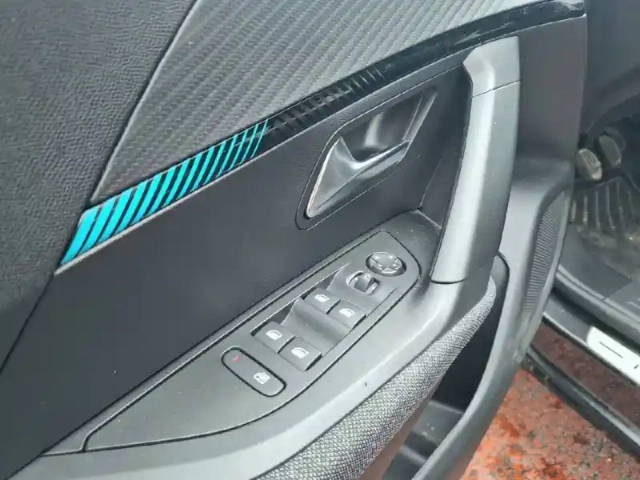 Peugeot 2008 puretech 100 s&amp;s bvm6 — photo 15