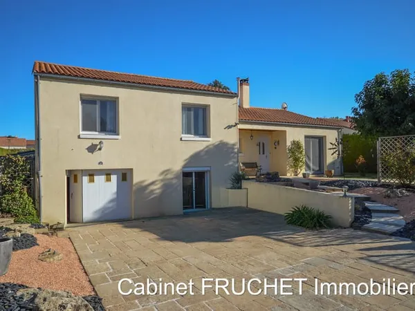 7 minutes LA CHATAIGNERAIE - Jolie maison d'habitation 4 cha