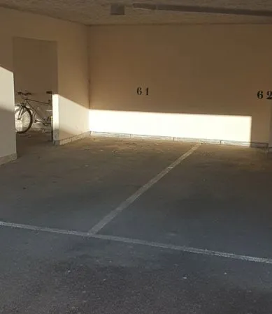 À louer, place de parking privative couverte dans un garage fermé et sécurisé à Châteauneuf-sur-Loir