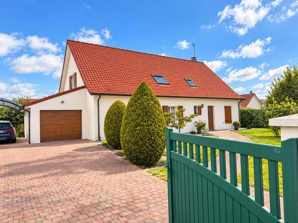 SUPERBE MAISON A RANG-DU-FLIERS