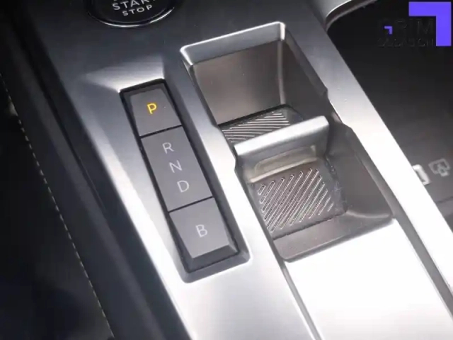 Peugeot 308 phev 180 e-eat8 — photo 10