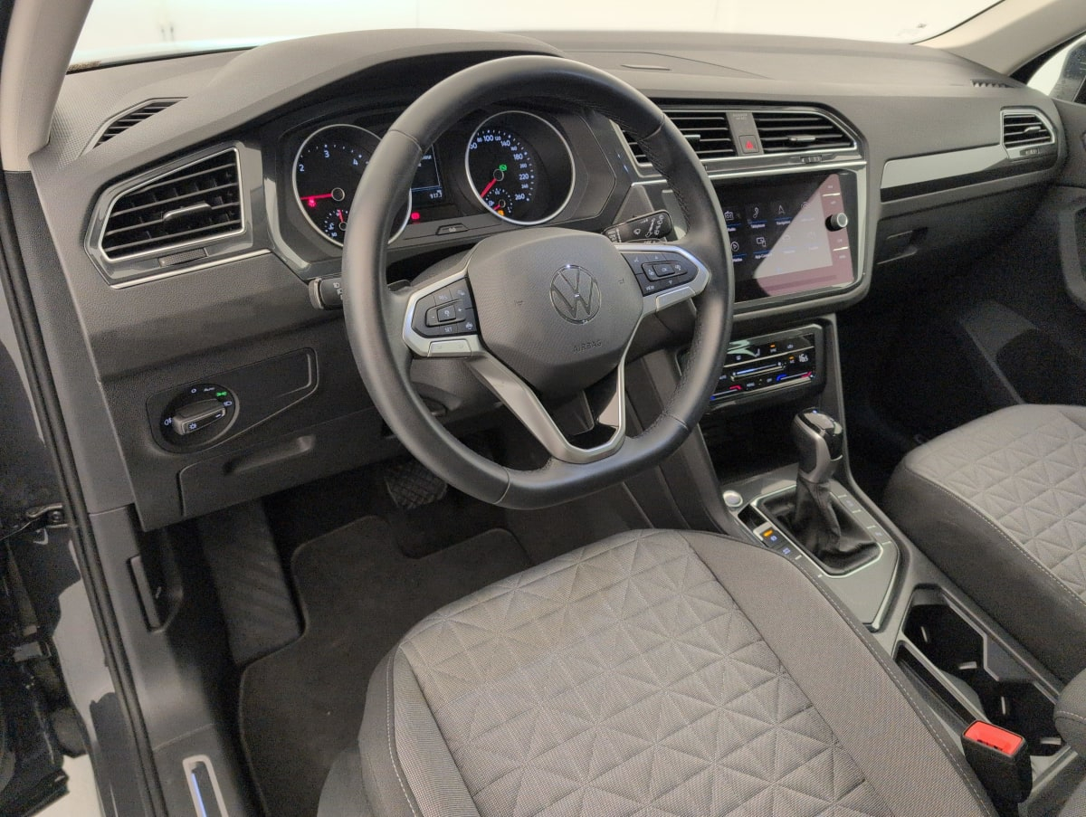 Volkswagen Tiguan — photo 14