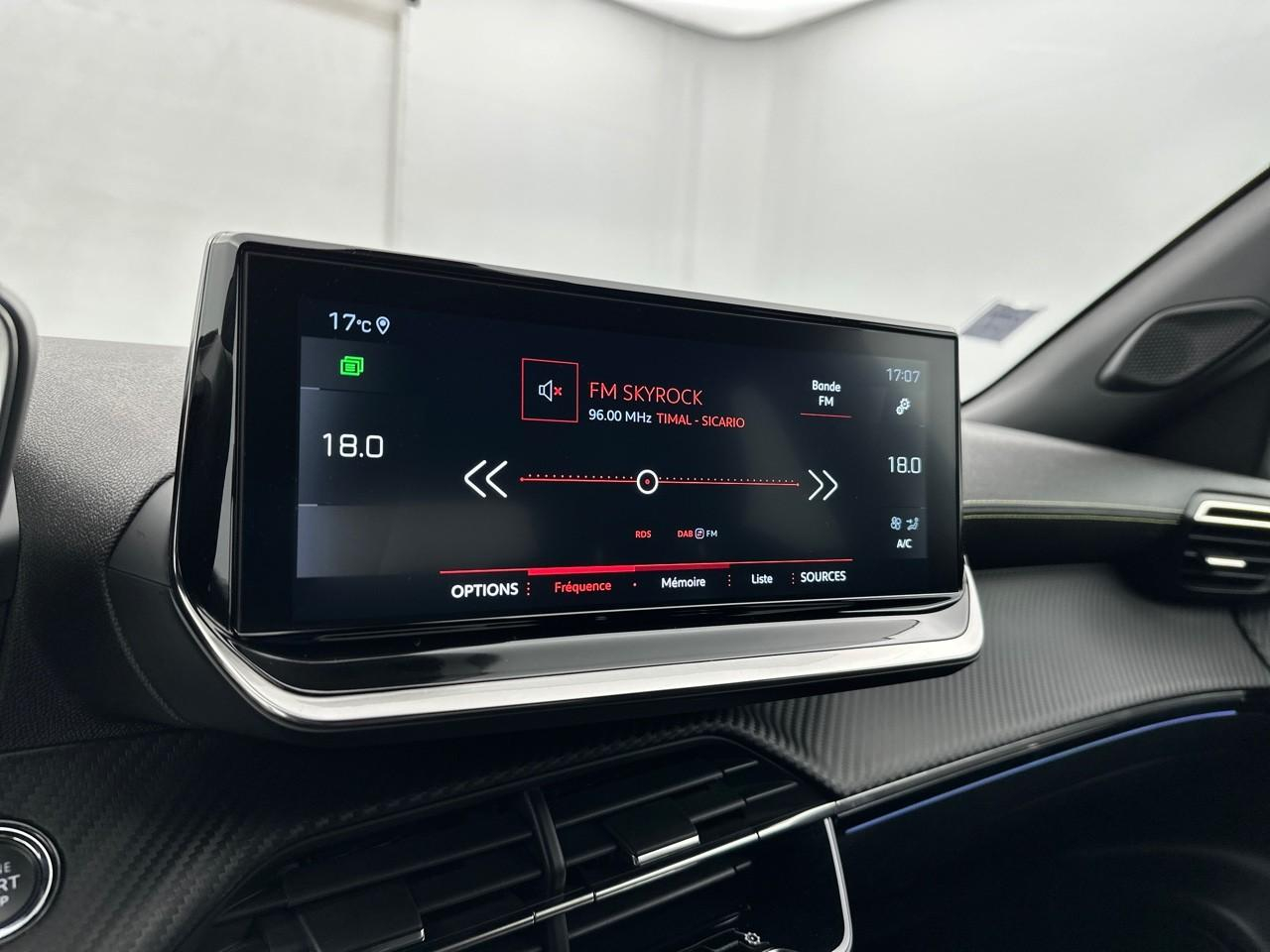 Peugeot 2008 puretech 130 s&s eat8 gt pack — photo 23