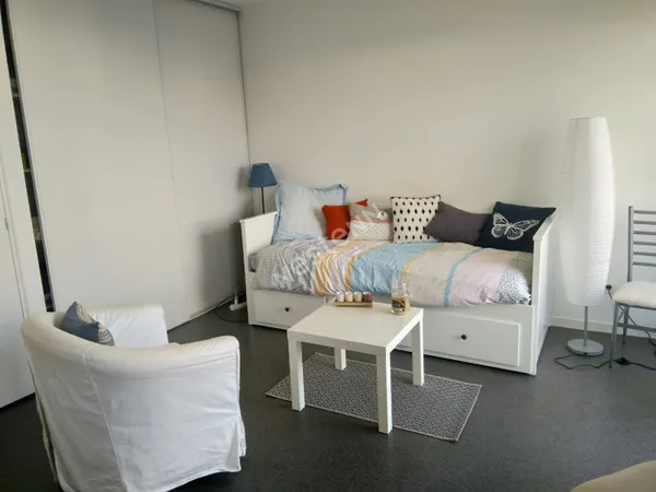 STUDIO 33M² AVEC BALCON ET PARKING - BORDEAUX