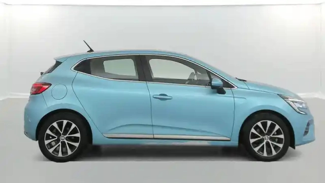 Renault Clio e-tech 140 - 21n — photo 15