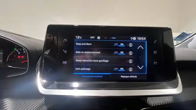 Peugeot 2008 puretech 100 s&amp;s bvm6 — photo 17