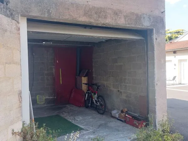 Garage avec Prise électrique