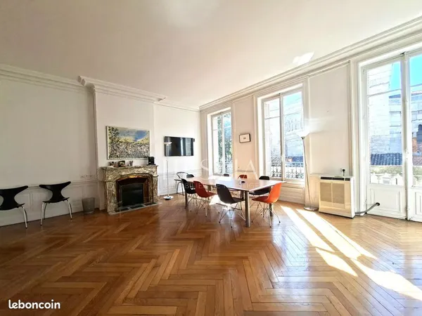 Appartement 7 pièces 241 m²