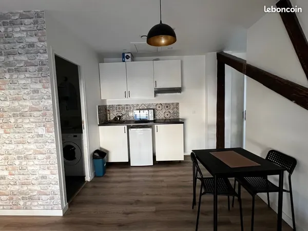 Studio rénové de 25m² à louer à Dreux, idéalement situé à 4 min de la gare