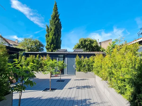 Grand studio sur jardin Meublé REFAIT NEUF 25m2 prestations qualité