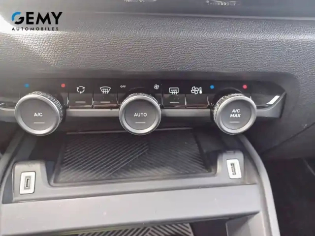 Citroën C4 e- 136 ch automatique — photo 18