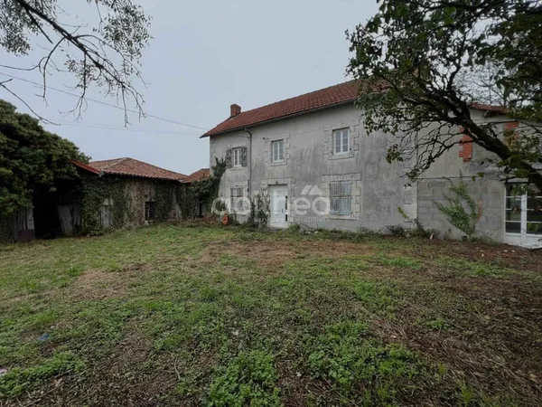 Maison d'habitation avec 2 granges sur un terrain de 3400 m2